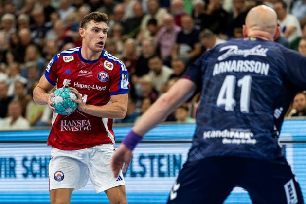 Opel HBL SG Flensburg Handewitt vs. Handball Club Hamburg, September 20, 2026: Nicolaj Jorgensen (No. 11), Handball Club Hamburg, vs. Arnar Freyr Arnarsson (No. 41), SG Flensburg Handewitt Opel HBL SG Flensburg Handewitt vs. Handball Club Hamburg, GGW Arena on September 26, 2020 Copyright: xBEAUTIFULxSPORTS MarioxM.xKobergx