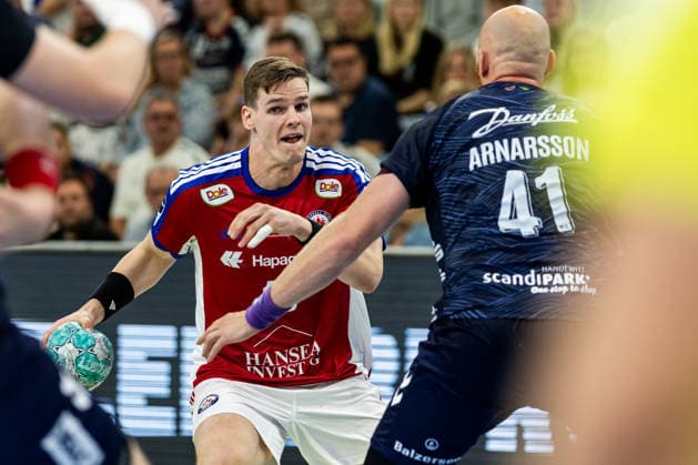 Opel HBL SG Flensburg Handewitt vs. Handball Club Hamburg, September 20, 2026: Nicolaj Jorgensen (No. 11), Handball Club Hamburg, vs. Arnar Freyr Arnarsson (No. 41), SG Flensburg Handewitt Opel HBL SG Flensburg Handewitt vs. Handball Club Hamburg, GGW Arena on September 26, 2020 Copyright: xBEAUTIFULxSPORTS MarioxM.xKobergx