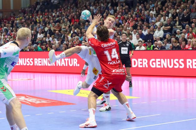 September 20, 2026, xgox, Handball Opel HBL MT Melsungen vs. SC Magdeburg emspor, from left: Dominik Kuzmanovic (Magdeburg), 1, Johannes Golla (Melsungen), 14; duel, battle, tackle, Kassel
