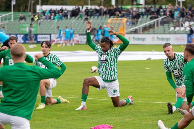 Soccer, Northeast Regional League: BSG Chemie Leipzig vs. Chemnitzer FC, September 20, 2026; Bradley Lokilo 71, Chemie Leipzig during warm-ups; soccer practice; Northeast Regional League; 2026–2027 season; Matchday 10: BSG Chemie Leipzig vs. Chemnitzer FC on September 20, 2026, at Alfred Kunze Sportpark, Leipzig-Leutzsch Copyright: xBEAUTIFULxSPORTS JanxKaeferx