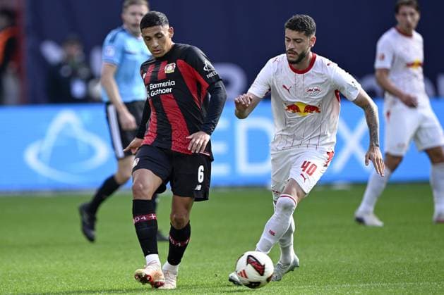 LEVERKUSEN - (lr) Ezequiel Fernandez of Bayer 04 Leverkusen, Romulo of RB Leipzig during the match between Bayer 04 Leverkusen and RB Leipzig at the Bay Arena on 20 September 2026 in Leverkusen, Germany. ANP Bundesliga 2026 27 xVIxANPxSportx xGerritxvanxKeulenxIVx 569419530 originalFilename: 569419530.jpg