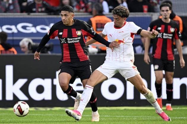 LEVERKUSEN - (lr) Ezequiel Fernandez of Bayer 04 Leverkusen, Neil el Aynaoui of RB Leipzig during the match between Bayer 04 Leverkusen and RB Leipzig at the Bay Arena on 20 September 2026 in Leverkusen, Germany. ANP Bundesliga 2026 27 xVIxANPxSportx xGerritxvanxKeulenxIVx 569419603 originalFilename: 569419603.jpg