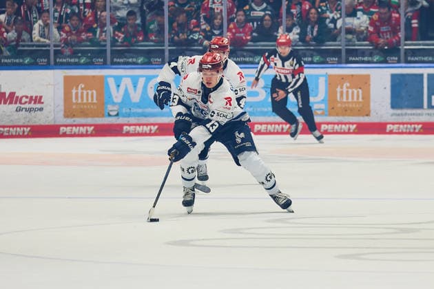 Vadim Schreiner, Schwenninger Wild Wings, 13 GER, Augsburger Panther vs. Schwenninger Wild Wings, Ice Hockey, PENNY DEL, Matchday 2, 2026–2027 Season, September 20, 2026 GER, Augsburger Panther vs. Schwenninger Wild Wings, Ice Hockey, PENNY DEL, Matchday 2, 2026–2027 Season, September 20, 2026 Germany Copyright: xEibner-Pressefoto GeraldxOelze-dexStoppanyx EP_ODS