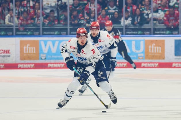 Vadim Schreiner, Schwenninger Wild Wings, 13 GER, Augsburger Panther vs. Schwenninger Wild Wings, Ice Hockey, PENNY DEL, Matchday 2, 2026–2027 Season, September 20, 2026 GER, Augsburger Panther vs. Schwenninger Wild Wings, Ice Hockey, PENNY DEL, Matchday 2, 2026–2027 Season, September 20, 2026 Germany Copyright: xEibner-Pressefoto GeraldxOelze-dexStoppanyx EP_ODS