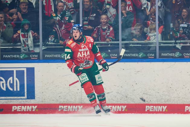 D. J. Busdeker of the Augsburger Panther, 14, celebrates his goal GER, Augsburger Panther vs. Schwenninger Wild Wings, ice hockey, PENNY DEL, Matchday 2, 2026–2027 season, September 20, 2026 GER, Augsburger Panther vs. Schwenninger Wild Wings, ice hockey, PENNY DEL, Matchday 2, 2026–2027 season, September 20, 2026 Germany Copyright: xEibner-Pressefoto GeraldxOelze-dexStoppanyx EP_ODS