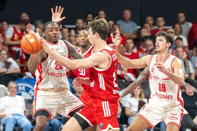 Hason Ward 20, BMA365 Bamberg Baskets; Justin Jessup 10, FC Bayern Basketball; FC Bayern Basketball, BMA365 Bamberg Baskets, BBL, Matchday 1, September 20, 2026, Munich, Bavaria, Germany Copyright: xkolbert-press UlrichxGamelx