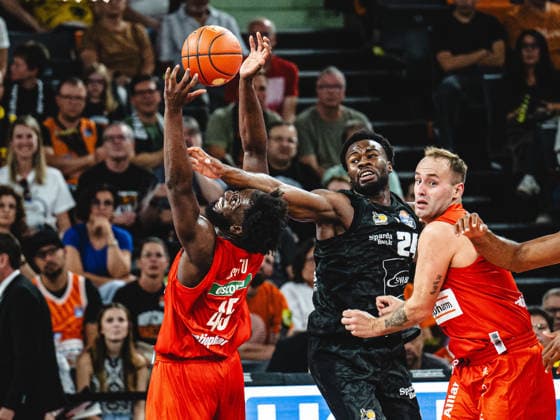 Neu Ulm, Germany, September 26, 2020 Oluwasimisola Shittu of ratiopharm ulm, Maxwell Dongmo Temoka of MHP Riesen Ludwigsburg and Devin Schmidt of ratiopharm Ulm go head-to-head during the Basketball Bundesliga game between ratiopharm Ulm and MHP Riesen Ludwigsburg at the ratiopharm Arena on September 20, 2026, in Neu Ulm, Germany. Photo by Harry Langer, DeFodi Images. ratiopharm Arena, Germany, September 26, 2026. Oluwasimisola Shittu of ratiopharm Ulm, Maxwell Dongmo Temoka of MHP Riesen Ludwigsburg and Devin Schmidt of ratiopharm Ulm battle for the ball during the Basketball Bundesliga match between ratiopharm Ulm and MHP Riesen Ludwigsburg in Neu Ulm on September 20, 2026 at the ratiopharm Arena, Germany Photo by Harry Langer DeFodi Images Photo by Harry Langer DeFodi Images