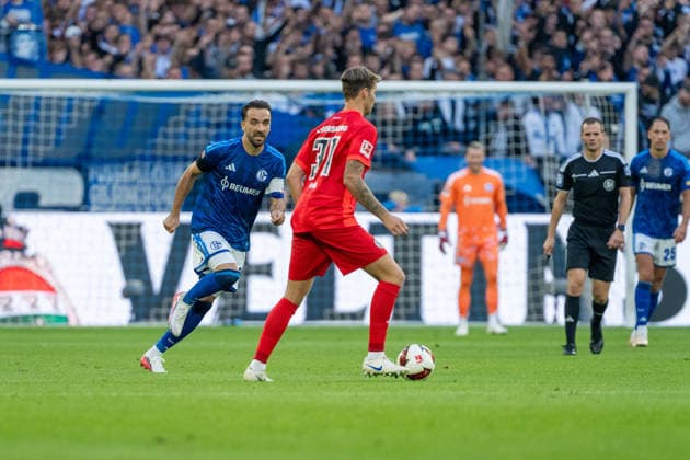 Kenan Karaman (Schalke 04), No. 19, runs past Maximilian Rohr (SV Elversberg), No. 31, in the match between FC Schalke 04 and SV Elversberg, Soccer, Bundesliga, Matchday 4, 2026–27 season, September 20, 2026, DFL regulations prohibit any use of photographs as image sequences and or quasi-video. FC Schalke 04 vs. SV Elversberg, Soccer, Bundesliga, Matchday 4, 2026–27 Season, September 20, 2026, Gelsenkirchen Copyright: xEibner-Pressefoto LukasxBaldygax EP_LBA