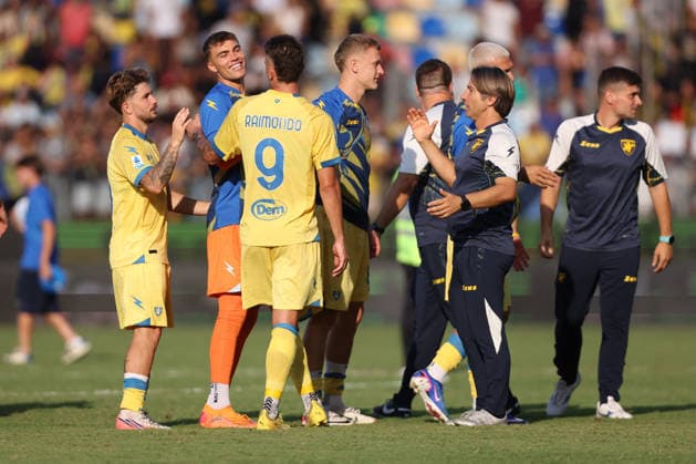 SOCCER - Serie A - Frosinone Calcio vs. Como 1907 Photo by IPA ABACAPRESS.COM88764569 - Frosinone, Italy - September 20, 2026: Frosinone players celebrate their victory at the end of the 2026-2027 Italian Serie A Enilive Championship, on Matchday 5 of the soccer match between Frosinone Calcio and Como 1907 at Benito Stirpe Stadium Frosinone Italy  Copyright: xIPAxSport ABACAx