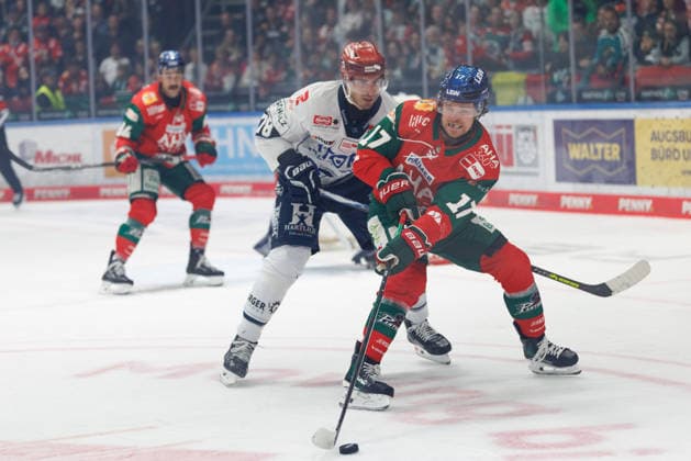 Sean Malone 17, Augsburger Panther, and William Weber 78, Schwenninger Wild Wings, during the game between the Augsburger Panther and the Schwenninger Wild Wings, ice hockey, men s, DEL, 2026–2027, Matchday 2 on September 20, 2026, in Augsburg, Curt Frenzel Stadium, Bavaria, Germany