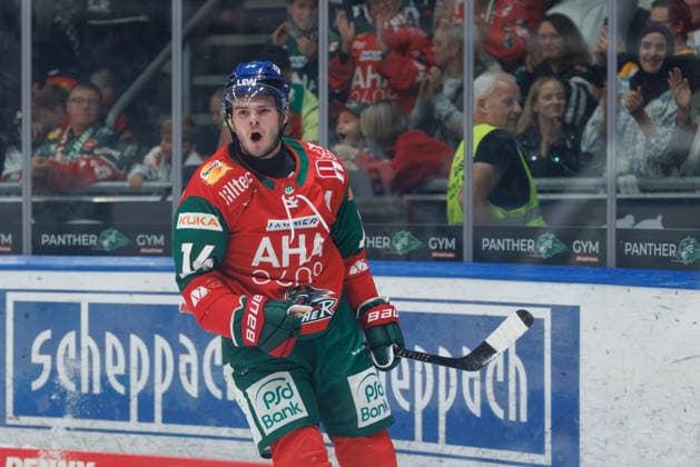 Donald D. J. Busdeker, 14, Augsburger Panther, scored the 2-0 goal in the game between the Augsburger Panther and the Schwenninger Wild Wings, ice hockey, men s, DEL, 2026–2027, Matchday 2 on September 20, 2026, in Augsburg, Curt Frenzel Stadium, Bavaria, Germany