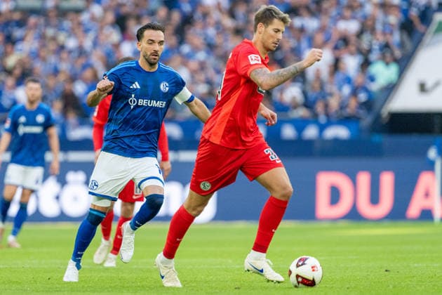 Kenan Karaman (Schalke 04), 19, runs past Maximilian Rohr (SV Elversberg), 31, in FC Schalke 04 vs. SV Elversberg, Soccer, Bundesliga, Matchday 4, 2026–27 Season, September 20, 2026, DFL regulations prohibit any use of photographs as image sequences and or quasi-video, FC Schalke 04 vs. SV Elversberg, soccer, Bundesliga, Matchday 4, 2026–27 Season, September 20, 2026, Gelsenkirchen Copyright: xEibner-Pressefoto LukasxBaldygax EP_LBA