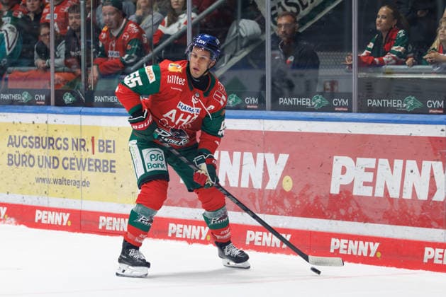 Ryan Button, 55, of the Augsburger Panther during the game between the Augsburger Panther and the Schwenninger Wild Wings, men s ice hockey, DEL, 2026–2027 season, Matchday 2 on September 20, 2026, in Augsburg, Curt Frenzel Stadium, Bavaria, Germany