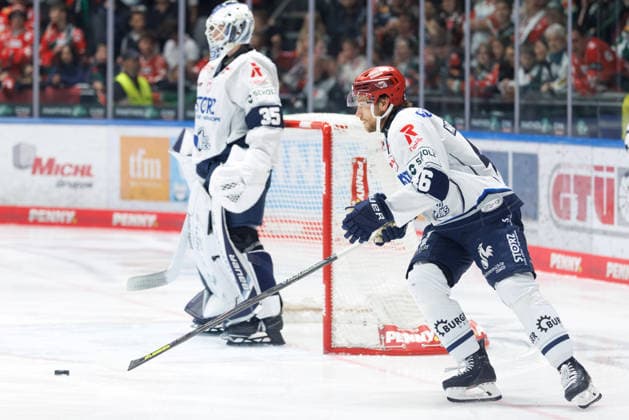 Eric Martinsson, 46, Schwenninger Wild Wings, during the game between the Augsburger Panther and the Schwenninger Wild Wings, ice hockey, men s, DEL, 2026–2027, Matchday 2 on September 20, 2026, in Augsburg, Curt Frenzel Stadium, Bavaria, Germany