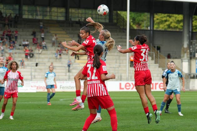 Borbala Vincze wins a header, SC Freiburg vs. Bayer 04 Leverkusen, Soccer, Women s Bundesliga 1, September 20, 2026 SC Freiburg vs. Bayer 04 Leverkusen, Soccer, Women s Bundesliga 1, September 20, 202 Freiburg Copyright: xEibner-Pressefotox EP_PSA