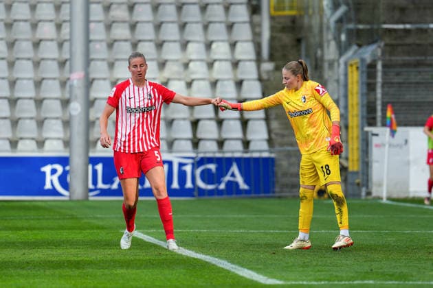 5 Julia Stierli celebrates 1 Anna Reimann after scoring a penalty kick, SC Freiburg vs. Bayer 04 Leverkusen, Soccer, Women s Bundesliga 1, September 20, 2026 SC Freiburg vs. Bayer 04 Leverkusen, Soccer, Women s Bundesliga 1, September 20, 2026, Freiburg Copyright: xEibner-Pressefotox EP_PSA