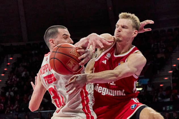 German Basketball Bundesliga (BBL), FC Bayern Munich Basketball vs. BMA365 Bamberg Baskets, Munich FC Bayern Basketball, Bamberg Baskets MBA365, September 20, 2026, at BMW Park in Munich, Justus Hollatz, FC Bayern Basketball Point Guard (PG) No. 21 (FCBB21), Daniel Keppeler, BMA365 Bamberg Baskets, Center C No. 31, BAM31, Sportworld Munich, BMW Park, Bavaria, Germany