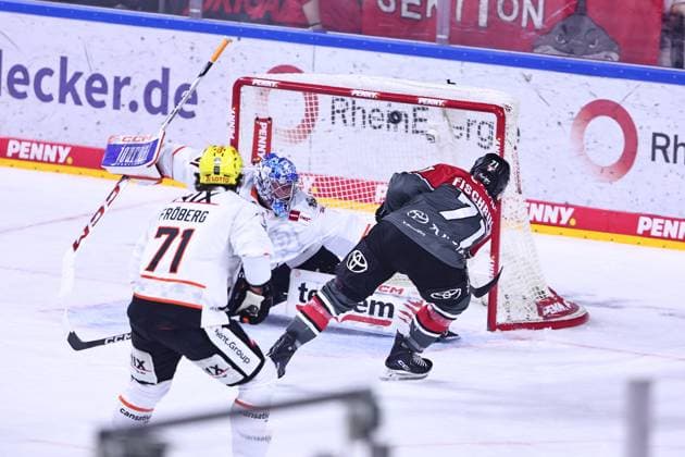 Daniel Fischbuch of the Kölner Haie, 71, scores the goal to make it 2–0 for Cologne against Frankfurt (GER); Kölner Haie vs. Löwen Frankfurt, ice hockey, PENNY DEL, Matchday 2, 2026–2027 season, September 20, 2026 (GER), Kölner Haie vs. Löwen Frankfurt, Ice Hockey, PENNY DEL, Matchday 2, 2026–2027 season, September 20, 2026, Cologne Copyright: xEibner-Pressefoto RenexWeissx EP_RWS
