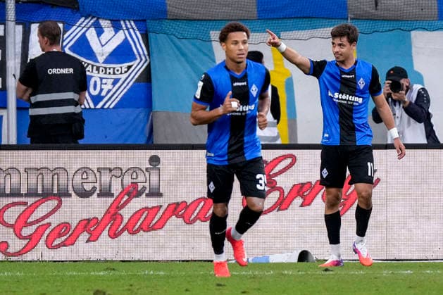 v li Djayson Eduardo Cardoso Mendes, SV Waldhof, 35, goal scorer Francisco Mascarenhas Masca, SV Waldhof, 11, players from SV Waldhof Mannheim, celebrating the 2-0 goal, Celebration, goal celebration, scoring a goal, celebrate the goal, goal, celebration, celebrating the goal, joy, happiness, happy, optimistic, positive, game scene, highlight, action, 2009 2026, Mannheim, Germany, soccer, 3rd Division, SV Waldhof Mannheim vs. SC Preußen Münster, DFB and DFL regulations prohibit any use of photographs as image sequences and or quasi-video xozx