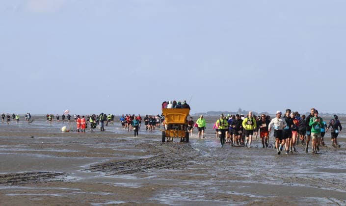 Participants in the 2nd Red Bull Watt Run from the beach in Duhnen to Neuwerk and back. Because a strong westerly wind had pushed a lot of water into the southwestern part of the German Bight in the days leading up to the event, the route had to be adjusted.