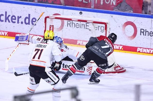 Daniel Fischbuch of the Kölner Haie, 71, scores the goal to make it 2–0 for Cologne against Frankfurt (GER); Kölner Haie vs. Löwen Frankfurt, ice hockey, PENNY DEL, Matchday 2, 2026–2027 season, September 20, 2026 (GER), Kölner Haie vs. Löwen Frankfurt, Ice Hockey, PENNY DEL, Matchday 2, 2026–2027 season, September 20, 2026, Cologne Copyright: xEibner-Pressefoto RenexWeissx EP_RWS