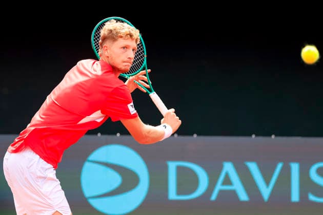 Tenis, Chile vs Espana. Copa Davis 2026. El jugador de Espana Martin Landaluce regresa la pelota frente a Matias Soto de Chile durante el partido de singles de la Copa Davis valido por la segunda ronda de clasificatorios para el Grupo Mundials, disputado en el Court Central Anita Lizana, Parque Estadio Nacional en Santiago de Chile. 20 09 2026 Pepe Alvujar Photosport Tenis, Chile vs Espana. Copa Davis 2026. The Spanish player Martin Landaluce returns the ball against Matias Soto of Chile during the Davis Cup singles match valid for the second round of qualifiers for the World Group, played at the Anita Lizana Central Court, National Stadium Park in Santiago, Chile. 20 09 2026 Pepe Alvujar Photosport Chile vs Espana dia 2, Copa Davis 2026 