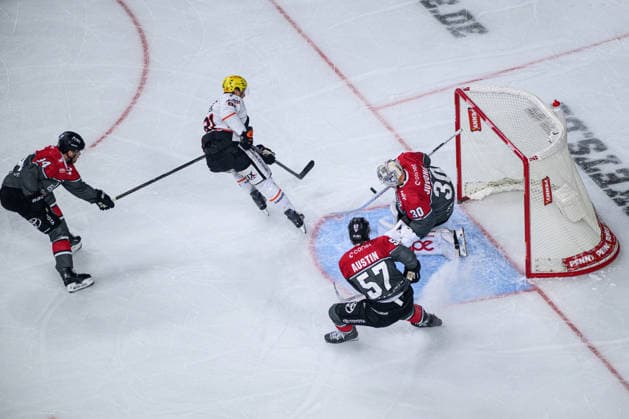 COLOGNE, GERMANY - 20 SEPTEMBER, 2026: Austin Wagner, Brady Austin, Janne Juvonen, Robin Press - The PENNY DEL Ice hockey, Eishockey match Koelner Haie vs. Loewen Frankfurt at LANXESS arena.  Copyright: xVitaliixKliuievx