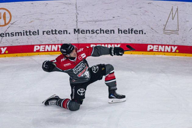 COLOGNE, GERMANY - 20 SEPTEMBER, 2026: Daniel Fischbuch - The PENNY DEL Ice hockey, Eishockey match Koelner Haie vs. Loewen Frankfurt at LANXESS arena.  Copyright: xVitaliixKliuievx