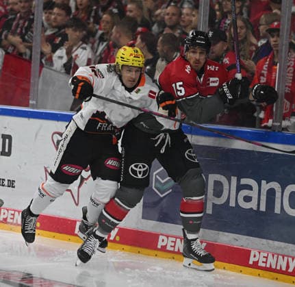 August 9, 2026, xophax, KEC, Ice Hockey, Haie LanxessArena: Kölner Haie vs. Löwen Frankfurt. From left to right: Noah Dunham (Frankfurt) and Luis Marc Aubry (KEC Cologne), Cologne