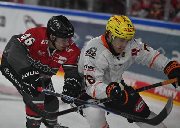 August 9, 2026, xophax, KEC, Ice Hockey, Haie LanxessArena: Kölner Haie vs. Löwen Frankfurt. From left to right: Kevin Niedenz (KEC) and Daniel Wirt (Frankfurt). Cologne