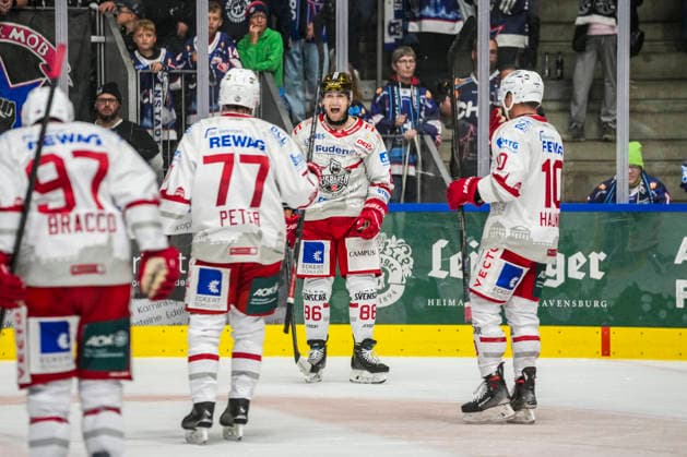 Goal celebration for the 0-2 goal by Corey Trivino of Eisbären Regensburg, 86, and Donat Páter of Eisbären Regensburg, 77 Norman Hauner, Eisbären Regensburg, 10, GER, Ravensburg Towerstars vs. Eisbären Regensburg, Ice Hockey, DEL2 Regular Season, Matchday 2, 2026–2027 Season, September 20, 2026, GER, Ravensburg Towerstars vs. Eisbären Regensburg, Ice Hockey, DEL2 Regular Season, Matchday 2, 2026–2027 Season, September 20, 2026, Ravensburg Copyright: xEibner-Pressefoto MaximilianxRistx EP_MRT
