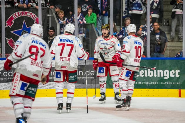 Goal celebration for Corey Trivino s 0-2 goal, Eisbären Regensburg, 86 and team, GER, Ravensburg Towerstars vs. Eisbären Regensburg, ice hockey, DEL2 regular season, Matchday 2, 2026–2027 season, September 20, 2026, GER, Ravensburg Towerstars vs. Eisbären Regensburg, Ice Hockey, DEL2 Regular Season, Matchday 2, 2026–2027 Season, September 20, 2026, Ravensburg Copyright: xEibner-Pressefoto MaximilianxRistx EP_MRT