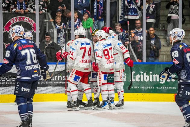 Goal celebration for Corey Trivino s 0-2 goal, Eisbären Regensburg, 86 and team, GER, Ravensburg Towerstars vs. Eisbären Regensburg, ice hockey, DEL2 regular season, Matchday 2, 2026–2027 season, September 20, 2026, GER, Ravensburg Towerstars vs. Eisbären Regensburg, Ice Hockey, DEL2 Regular Season, Matchday 2, 2026–2027 Season, September 20, 2026, Ravensburg Copyright: xEibner-Pressefoto MaximilianxRistx EP_MRT