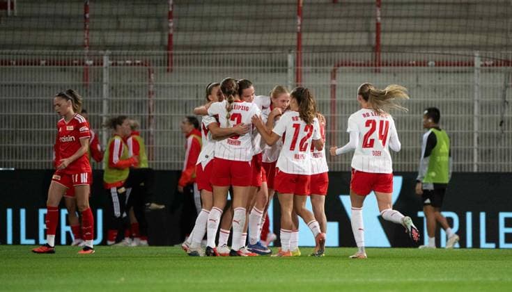 Soccer, Women s, 2026–2027 Season, Google Pixel Women s Bundesliga Matchday 5, 1. FC Union Berlin vs. RB Leipzig, Leipzig fans celebrating after the 1–1 goal; on the left, Jill Janssens of 1. FC Union Women, September 20, 2026, Copyright: xMatthiasxKochx