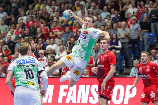 September 20, 2026, xgox, Handball Opel HBL MT Melsungen vs. SC Magdeburg emspor, from left: Felix Claar (Magdeburg), 7 takes a shot, goal scorer, scores a goal, goal, scores the goal (Kassel)