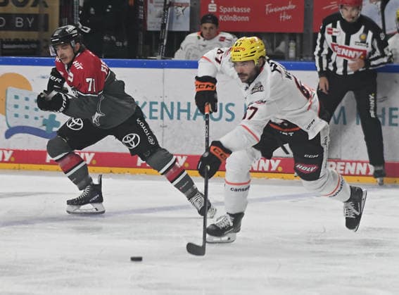 August 9, 2026, xophax, KEC, Ice Hockey, Haie LanxessArena: Kölner Haie vs. Löwen Frankfurt. From left to right: Daniel Fischbuch (KEC) and Matthew Wedmann (Frankfurt). Cologne