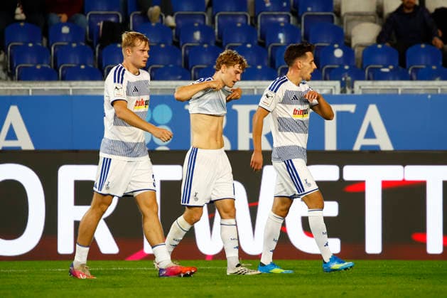 September 20, 2026, xavx, Soccer 3rd Division, SV Wehen Wiesbaden vs. MSV Duisburg, photo by Dominik Kother, MSV Duisburg celebrates the goal, The goal celebration for the 0–2 win over Wiesbaden
