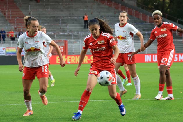 September 20, 2026, GER Germany, Soccer, 1. Bundesliga, Women, 2026–2027, Alte Foersterei, 1. FC Union vs. RB Leipzig Lisanne Graewe 1. FC Union Berlin 6, Naika Reissner 1. FC Union Berlin 42, Jasmin Mathys, RB Leipzig 12, Charlotte Hulst, RB Leipzig 77. 1st League. DFB and DFL regulations prohibit any use of photographs as image sequences and or quasi-video. nordphoto GmbH, Engler, Berlin. Alte Foersterei Stadium, Berlin, Germany Copyright: xNordphotox xEnglerx