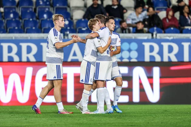 Sports, Soccer, 3rd Division, 2026–2027 Season, Matchday 7: SV Wehen Wiesbaden vs. MSV Duisburg, September 20, 2026, BRITA Arena: MSV Duisburg celebrates after Dominik Kother scores the 20th goal for MSV Duisburg; 11 players celebrate in Wiesbaden at the BRITA Arena in Hesse, Germany