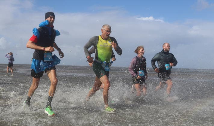 Participants in the 2nd Red Bull Watt Run from the beach in Duhnen to Neuwerk and back. Because a strong westerly wind had pushed a lot of water into the southwestern part of the German Bight in the days leading up to the event, the route had to be adjusted.