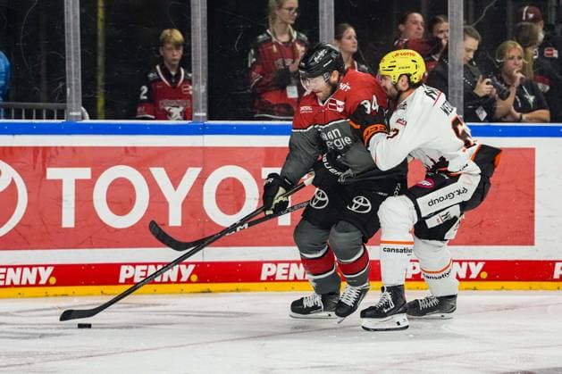 Ice Hockey: Penny DEL, Matchday 2—Cologne Sharks vs. Frankfurt Lions on September 20, 2026, at the Lanxess Arena in Cologne. Robin Press (Cologne), on the left, Matthew Wedman of Frankfurt; on the right, In accordance with the regulations of the DEL (German Ice Hockey League), the publication and further use of the footage in electronic media and on devices of any kind during the game is not permitted. xDMx