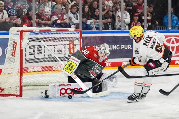 Ice Hockey: Penny DEL, Matchday 2—Cologne Sharks vs. Frankfurt Lions on September 20, 2026, at the Lanxess Arena in Cologne. Austin Wagner (Frankfurt, right) is stopped by Janne Juvonen (Cologne), on the left. In accordance with the regulations of the DEL (German Ice Hockey League), the publication and further use of the footage in electronic media and on devices of any kind during the game is not permitted. xDMx