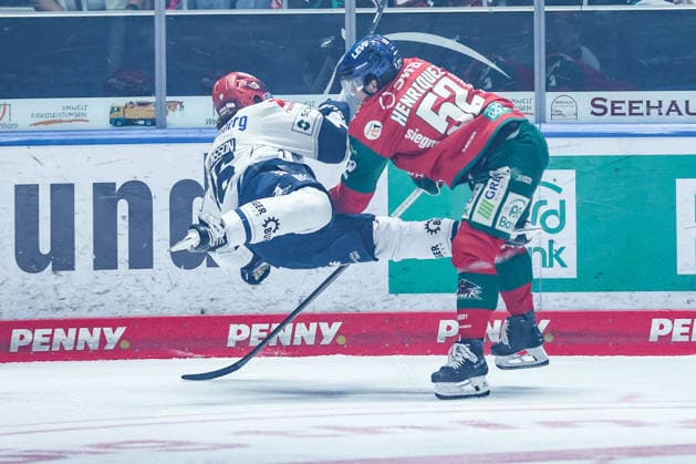 Augsburg, Germany, September 20, 2026 PENNY DEL 2026–2027, Game 2: Augsburger Panther vs. Schwenninger Wild Wings. Pictured, from left, in a one-on-one battle: Eric Martinsson (Schwenningen) and Enrico Morales (Augsburg) Copyright: xFotostandx xStiebertx