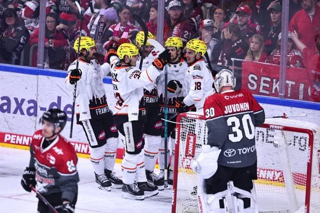 Frankfurt celebrates the goal by Eric Jonathan Uba of the Loewen Frankfurt, 18, on the right, making the score 1–2 GER; Kölner Haie vs. Loewen Frankfurt, ice hockey, PENNY DEL, Matchday 2, 2026–2027 season, September 20, 2026 GER, Kölner Haie vs. Loewen Frankfurt, ice hockey, PENNY DEL, Matchday 2, 2026–2027 season, September 20, 2026 Cologne Copyright: xEibner-Pressefoto RenexWeissx EP_RWS