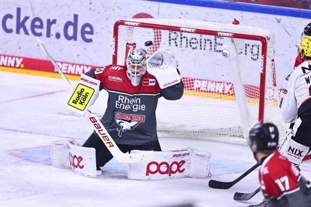 Save by Janne Juvonen, Kölner Haie, 30 GER, Kölner Haie vs. Löwen Frankfurt, Ice Hockey, PENNY DEL, Matchday 2, 2026–2027 Season, September 20, 2026 GER, Kölner Haie vs. Löwen Frankfurt, Ice Hockey, PENNY DEL, Matchday 2, 2026–2027 Season, September 20, 2026 Cologne Copyright: xEibner-Pressefoto RenexWeissx EP_RWS