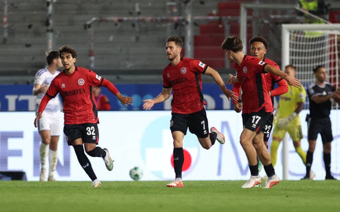 September 20, 2026, Soccer 3rd Division, SV Wehen Wiesbaden vs. MSV Duisburg, from left, goal celebration for the 1–3 goal by Lukas Schleimer of SV Wehen Wiesbaden, Goal celebration, celebrating the goal. DFL and DFB regulations prohibit any use of photographs as image sequences and or quasi-video. xdcx Copyright: HMBxMedia Claus