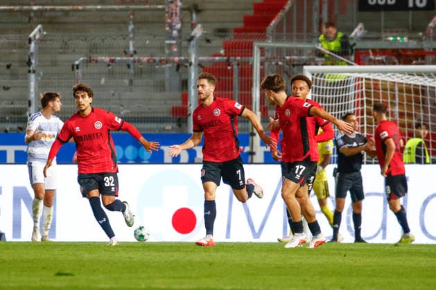 September 20, 2026, xavx, Soccer 3rd Division, SV Wehen Wiesbaden vs. MSV Duisburg, photo by Lukas Schleimer: SV Wehen Wiesbaden celebrates the goal—the goal celebration following Wiesbaden s 1-3 win