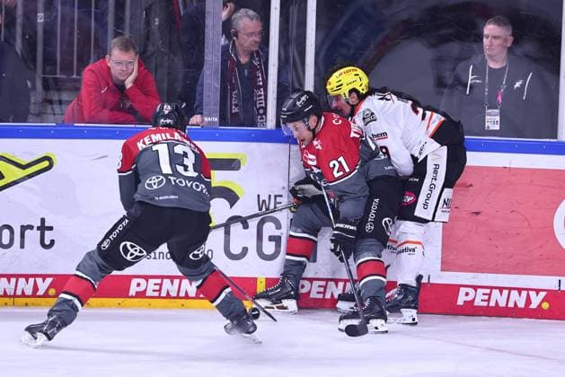 Anthony Romano of the Loewen Frankfurt, 29, in a one-on-one battle with Juhani Tyrvaeinen of the Koelner Haie, 21; on the left, Valtteri Kemilaeinen of the Koelner Haie, 13 (GER), Kölner Haie vs. Loewen Frankfurt, Ice Hockey, PENNY DEL, Matchday 2, 2026–2027 Season, September 20, 2026 GER, Kölner Haie vs. Loewen Frankfurt, Ice Hockey, PENNY DEL, Matchday 2, 2026–2027 Season, September 20, 2026 Cologne Copyright: xEibner-Pressefoto RenexWeissx EP_RWS