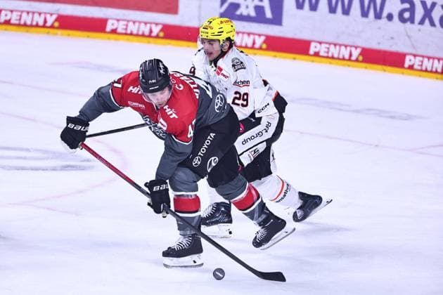 Veli Matti Viitasmaeki of the Kölner Haie, 47, gets to the puck before Anthony Romano of the Löwen Frankfurt, 29. GER, Kölner Haie vs. Löwen Frankfurt, ice hockey, PENNY DEL, Matchday 2, 2026–2027 season, September 20, 2026, GER, Kölner Haie vs. Löwen Frankfurt, Ice Hockey, PENNY DEL, Matchday 2, 2026–2027 season, September 20, 2026, Cologne Copyright: xEibner-Pressefoto RenexWeissx EP_RWS