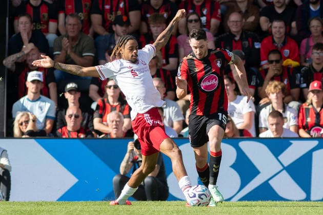 AFC Bournemouth v Liverpool, Premier League Adam Smith and Bradley Barcola battle for the ball during the AFC Bournemouth v Liverpool Premier League match at Vitality Stadium, Bournemouth, England on 20 September 2026 Credit: Andy Thomas Every Second Media Editorial use only. All images are copyright Every Second Media Limited. No images may be reproduced without prior permission. All rights reserved. Premier League and Football League images are subject to licensing agreements with Football DataCo Limited. see https: www.football-dataco.com Copyright: xIMAGO EveryxSecondxMediax ESM-2180-0090 AndyxThomasx xEveryxSecondxMediax